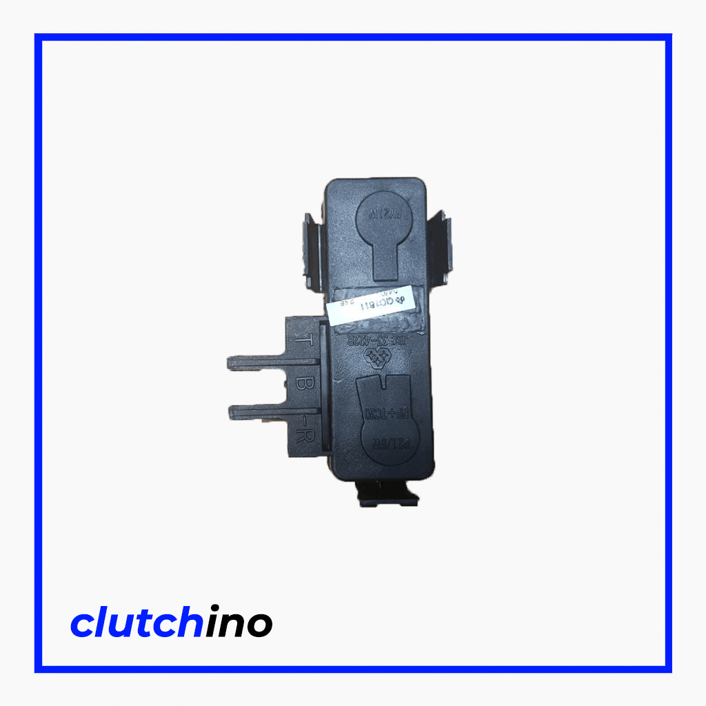 <p><strong>سوکت خطر راست عقب سمند</strong> با پلاستیک مقاوم و اتصالات باکیفیت، برق چراغ‌های عقب را <strong>بدون نوسان و قطع‌وبرق</strong> تأمین کرده و از <strong>سوختن سوکت و چشمک‌زدن چراغ</strong> جلوگیری می‌کند.</p>